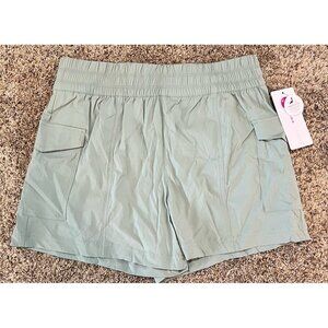 Yogalicious Women's Utility Cargo Commuter Short ~ Milieu Green ~ Size Medium